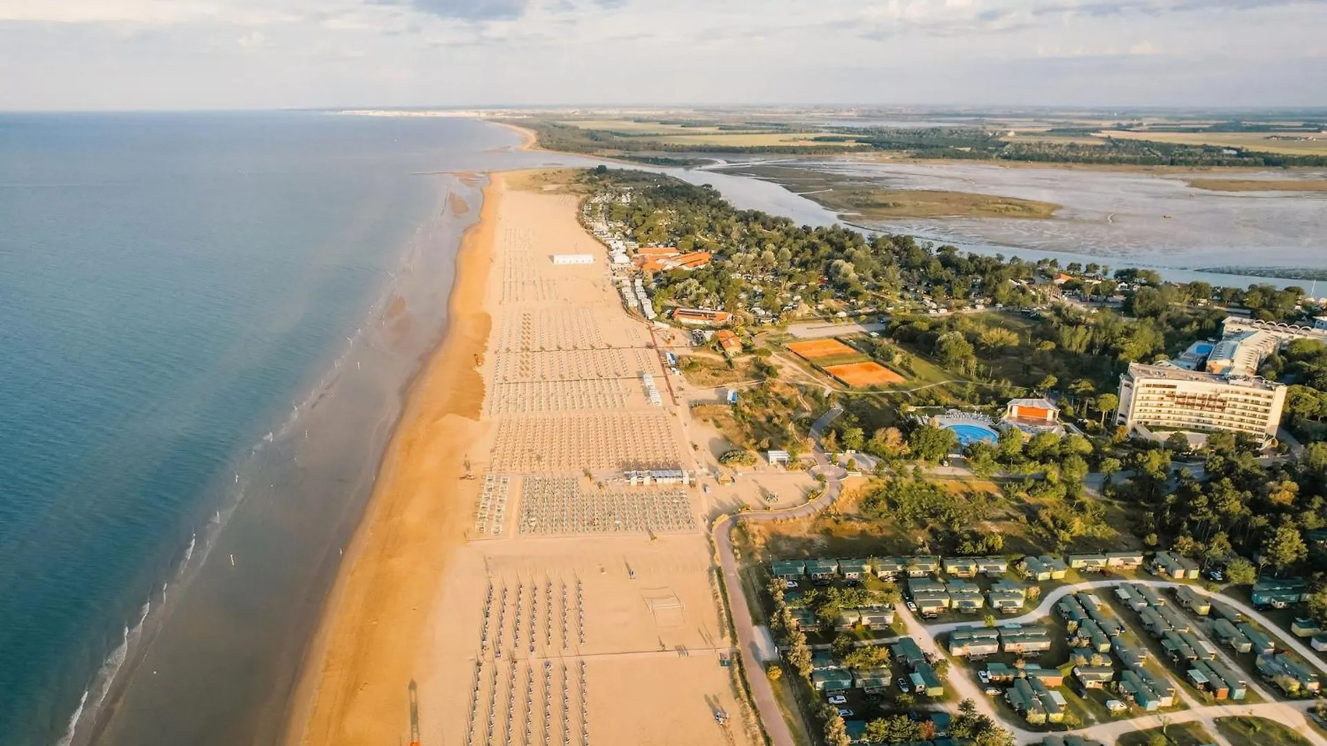 Spacious Flat Perfect For Enjoy Your Vacations Bibione 0*,  Italy